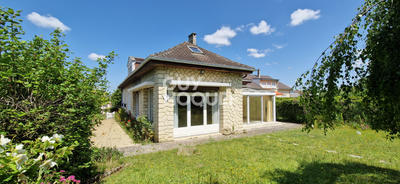 Maison - 230 m² - 10 pièces