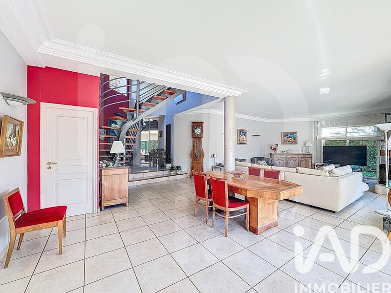 Maison - 211 m² - 7 pièces