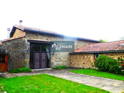 Maison - 265 m² - 7 pièces