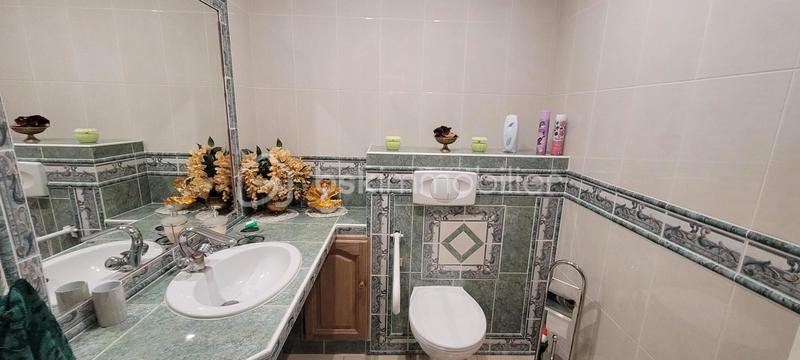 Maison - 230 m² - 8 pièces