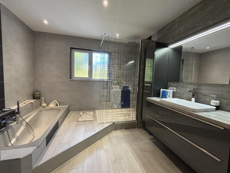 Maison - 165 m² - 6 pièces