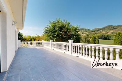 Maison - 320 m² - 7 pièces