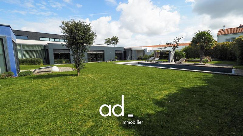 Maison contemporaine - 271 m² - 8 pièces