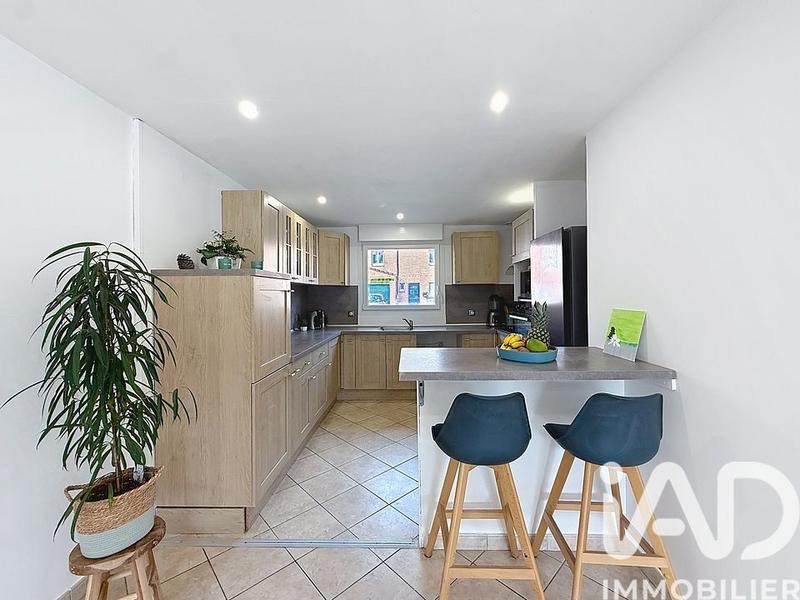 Maison - 99 m² - 6 pièces