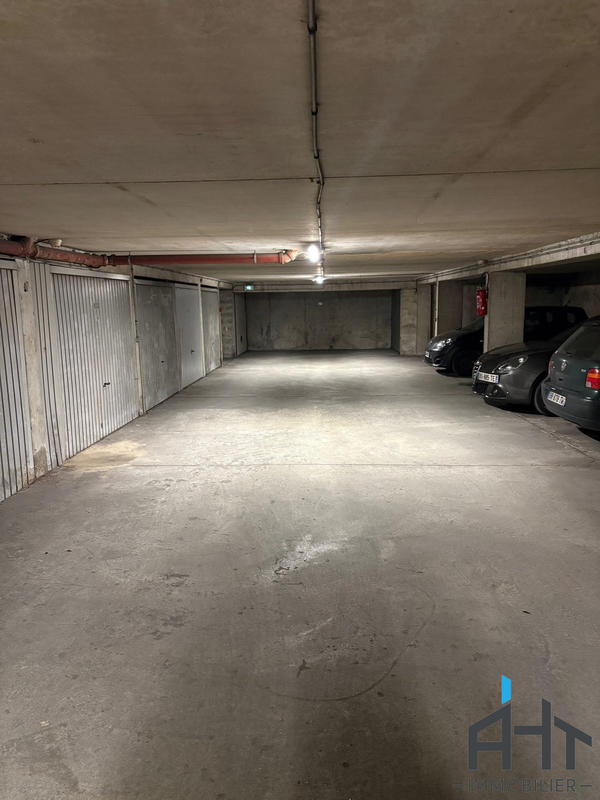 Parking / Garage - 8 m²