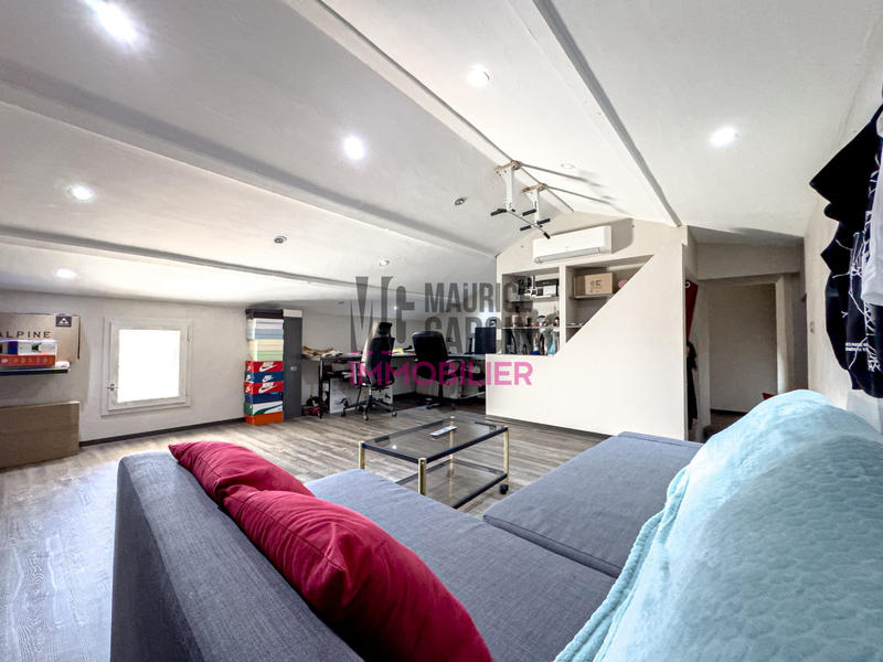 Maison - 260 m² - 10 pièces