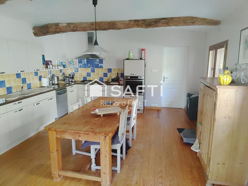 Maison - 211 m² - 7 pièces