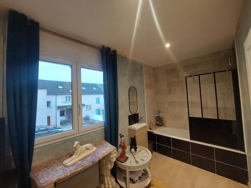 Maison - 80 m² - 5 pièces