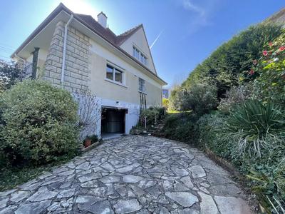 Maison - 139 m² - 7 pièces