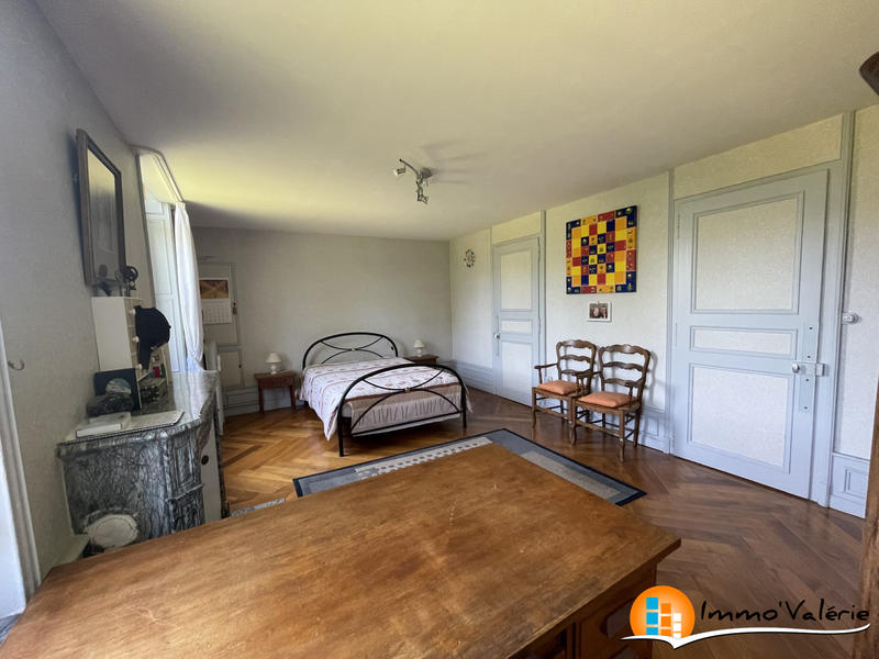 Maison - 854 m² - 19 pièces