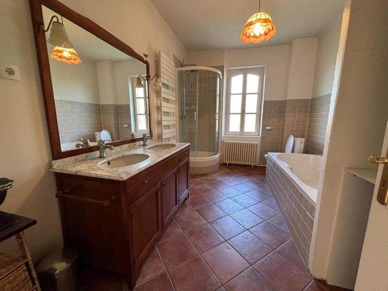 Appartement - 223 m² - 6 pièces