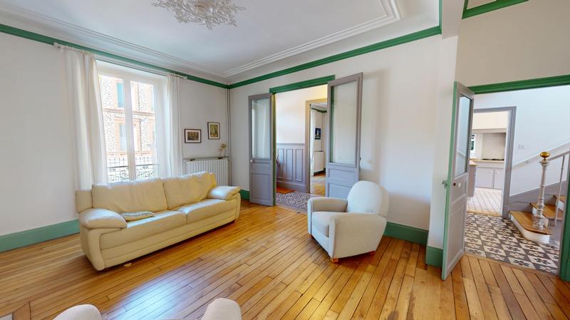 Maison - 201 m² - 7 pièces