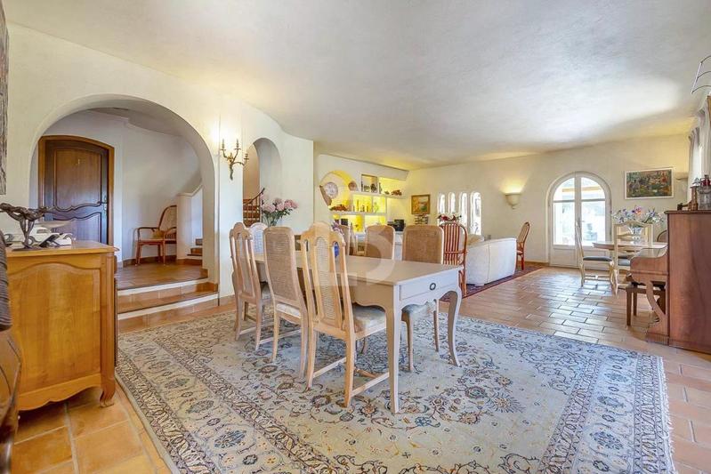 Maison - 283 m² - 6 pièces