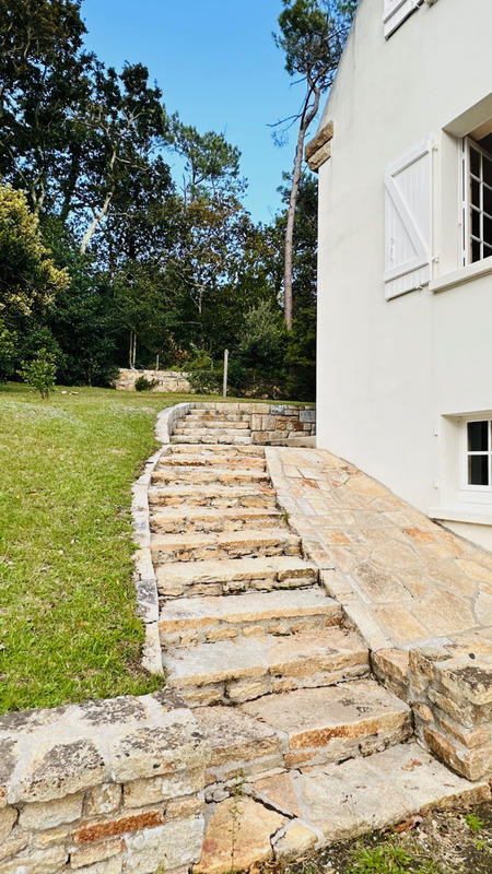 Maison - 169 m² - 9 pièces