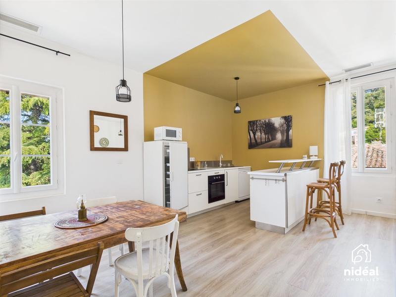 Maison - 270 m² - 15 pièces