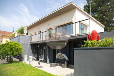 Maison - 211 m² - 8 pièces