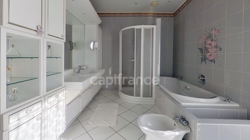 Maison - 265 m² - 7 pièces