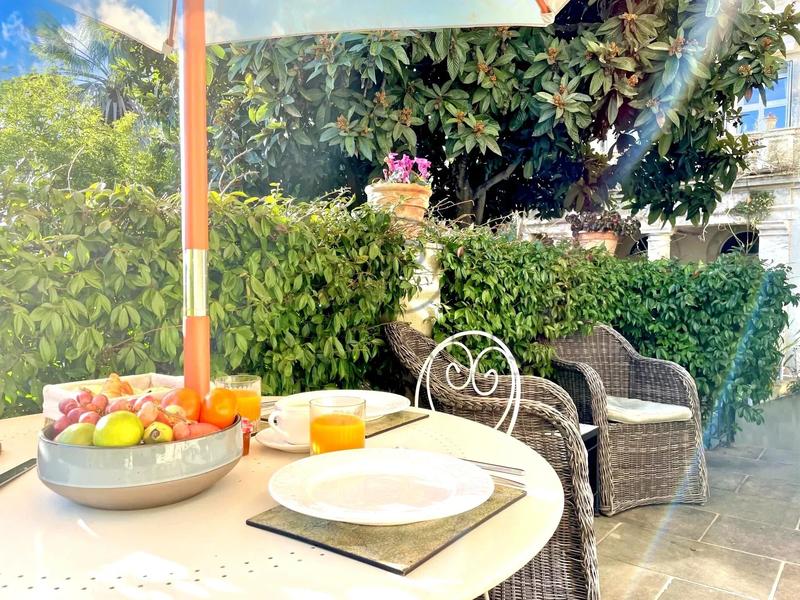 Villa - 614 m² - 12 pièces