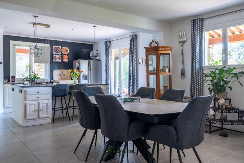 Maison - 210 m² - 6 pièces