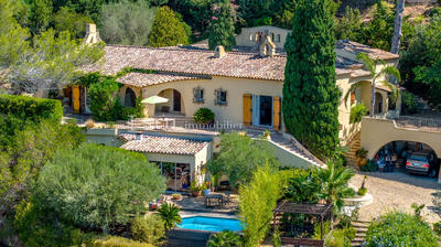 Villa - 300 m² - 6 pièces