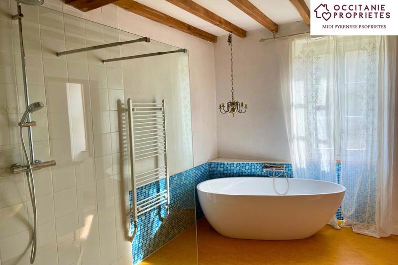 Propriété - 253 m² - 5 pièces