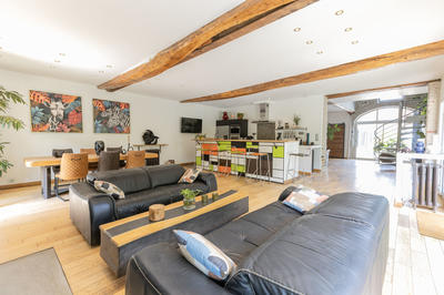 Maison - 300 m² - 11 pièces