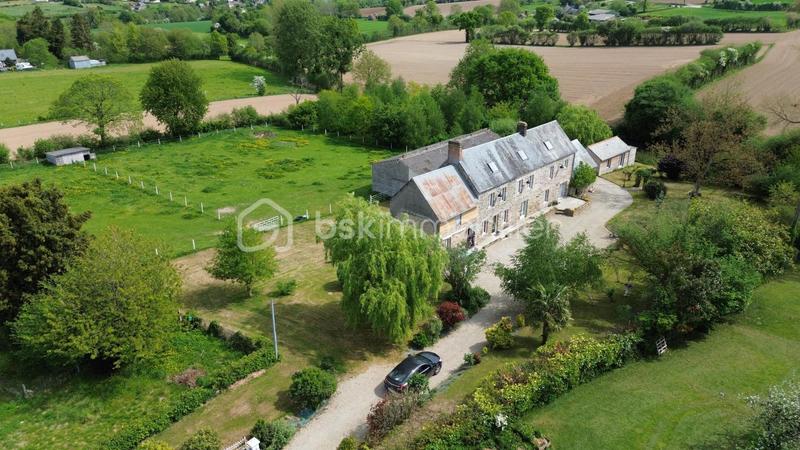 Maison - 242 m² - 10 pièces