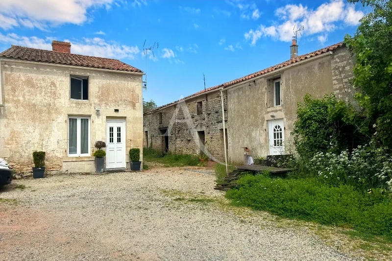 Maison - 268 m² - 11 pièces