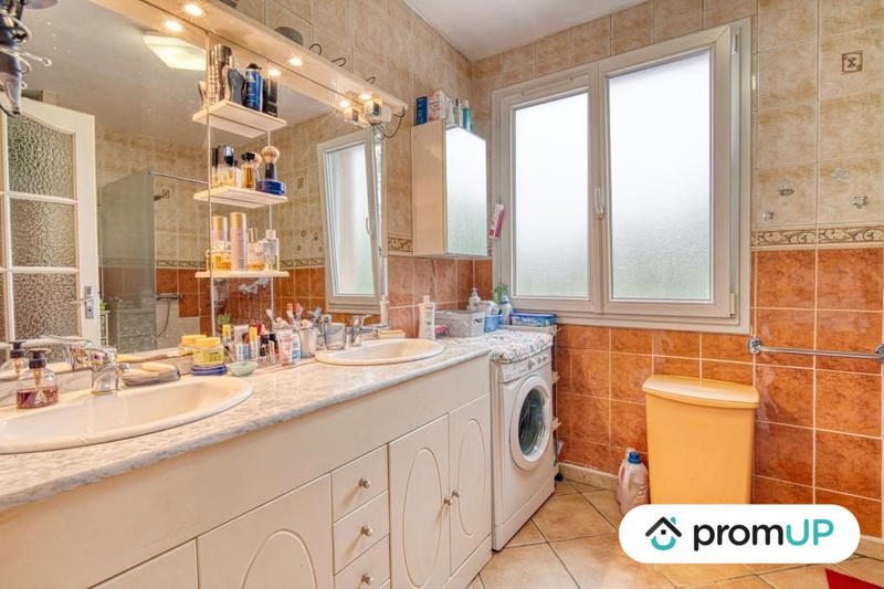 Local d'activités - 240 m²