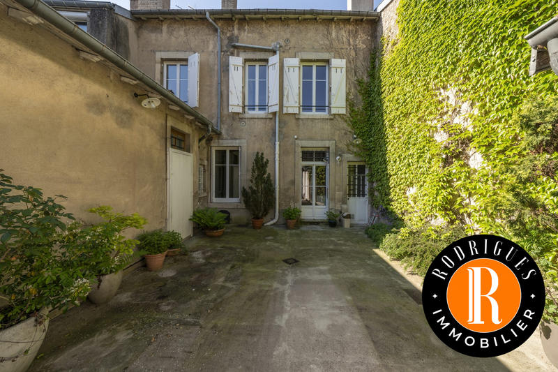 Maison - 227 m² - 10 pièces