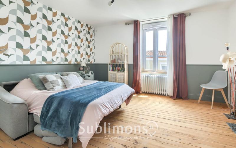 Maison - 230 m² - 8 pièces