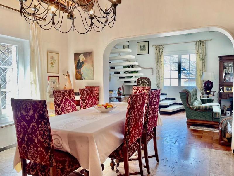 Maison - 177 m² - 7 pièces