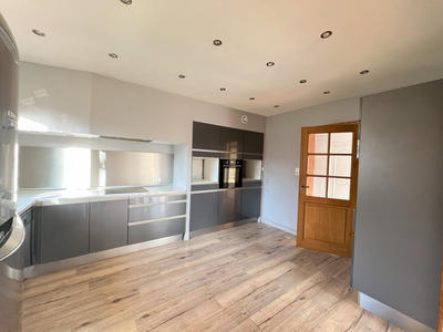 Maison - 250 m² - 11 pièces