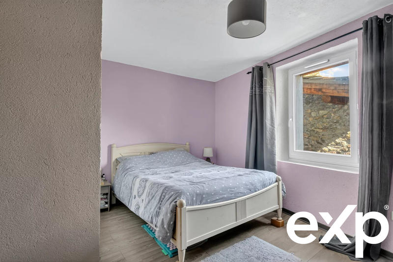 Maison - 438 m² - 12 pièces