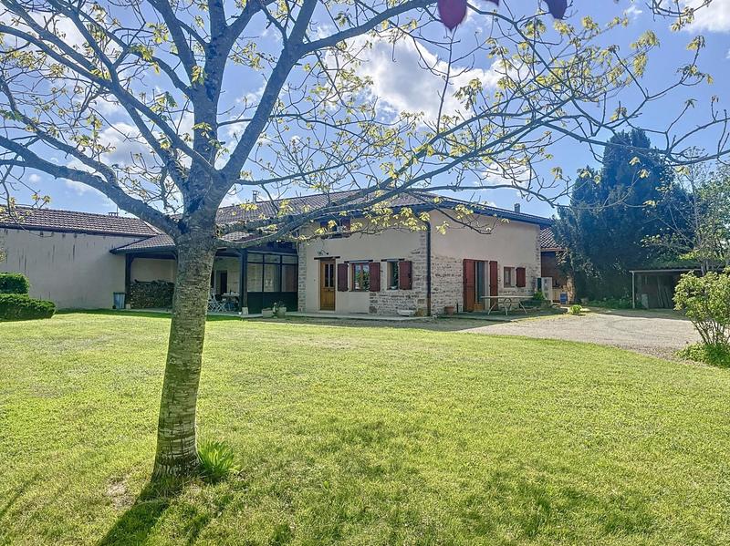 Maison - 220 m² - 5 pièces