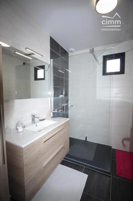 Maison traditionnelle - 64 m² - 5 pièces