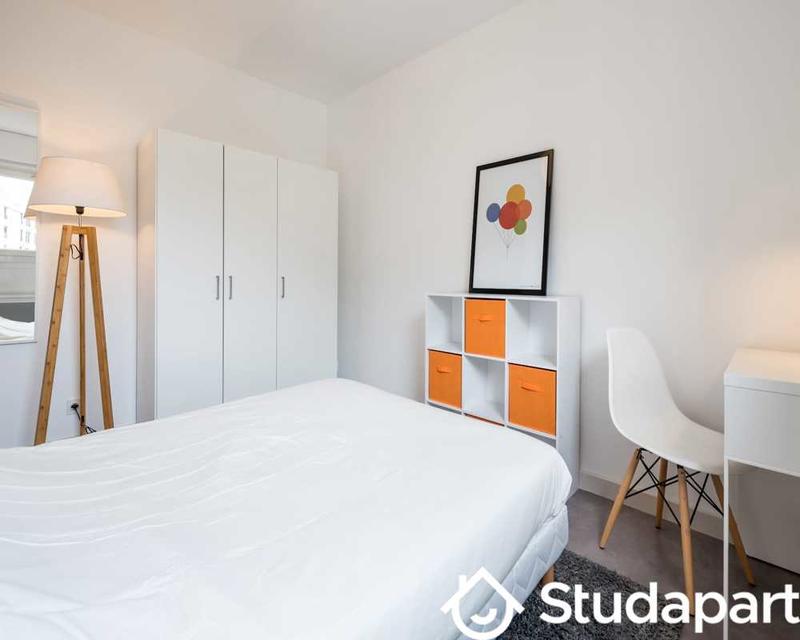 Chambre - 90 m² - 1 pièce