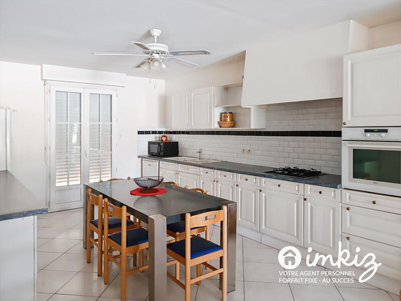 Maison - 225 m² - 8 pièces