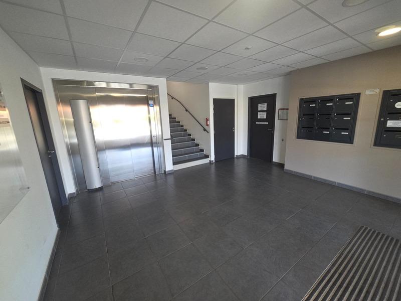 Local d'activité / Entrepôt - 91 m² - 7 pièces