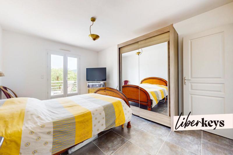 Villa - 239 m² - 6 pièces