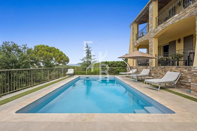 Villa - 255 m² - 8 pièces