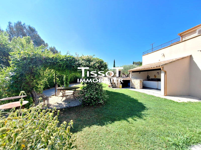 Villa - 227 m² - 8 pièces