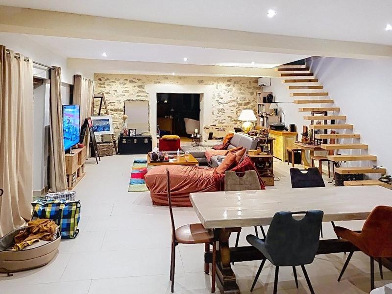 Maison - 467 m² - 13 pièces