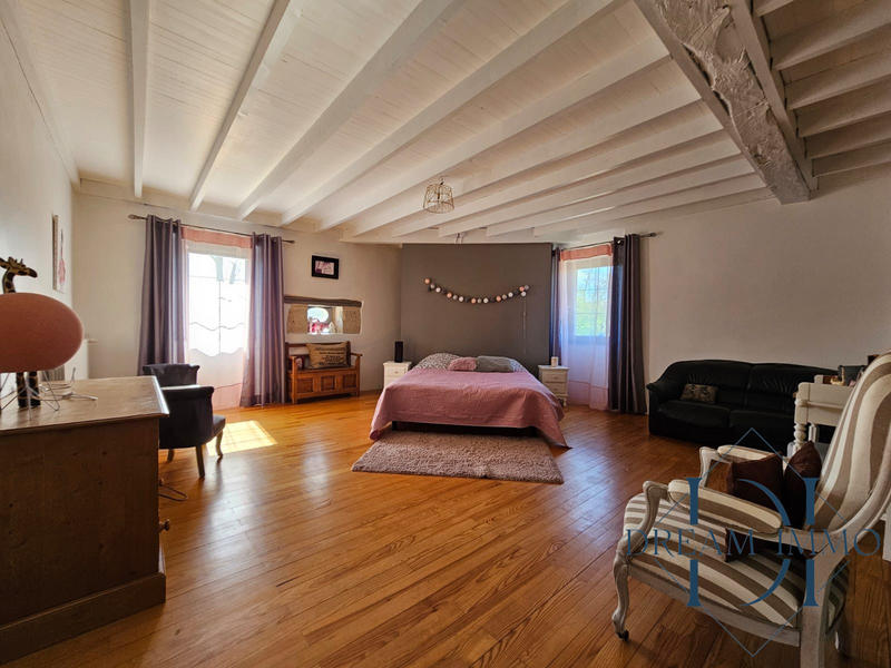 Maison - 380 m² - 11 pièces