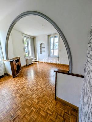 Maison - 92 m² - 5 pièces