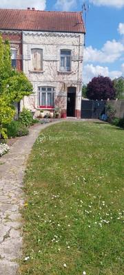 Maison - 1 204 m² - 4 pièces