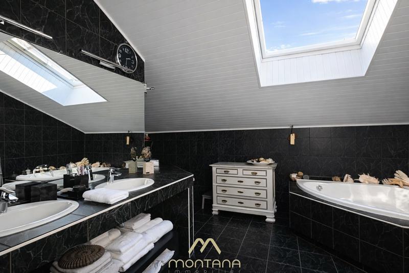 Maison - 246 m² - 6 pièces