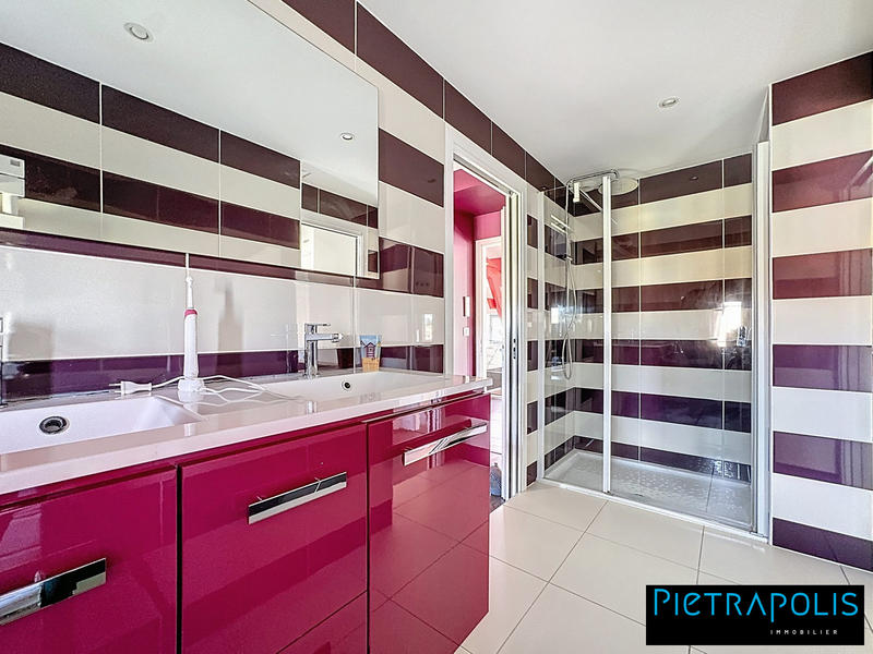 Maison contemporaine - 322 m² - 8 pièces