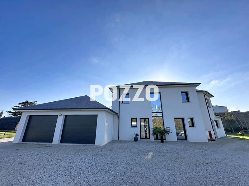 Maison - 283 m² - 11 pièces
