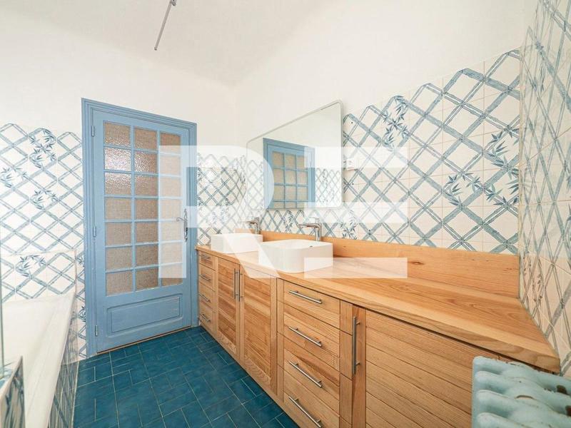 Demeure - 400 m² - 12 pièces